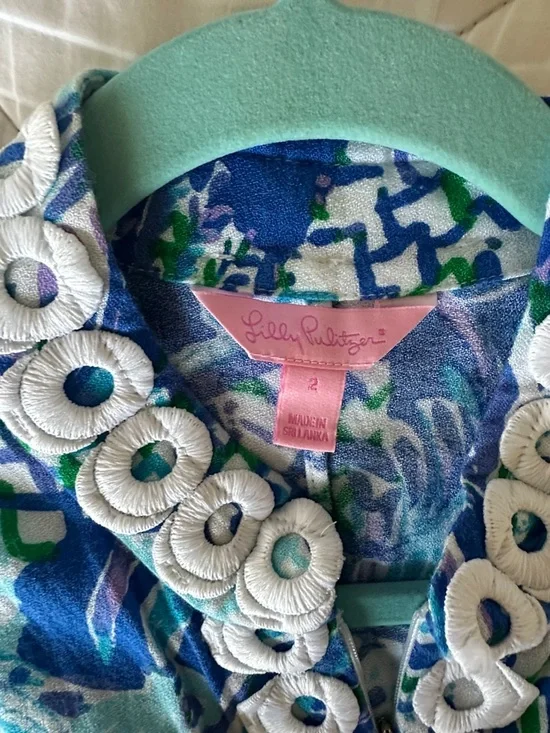 Lilly Pulitzer Blue Patterned Sleeveless Dress with White Trim - Picture 2 of 3